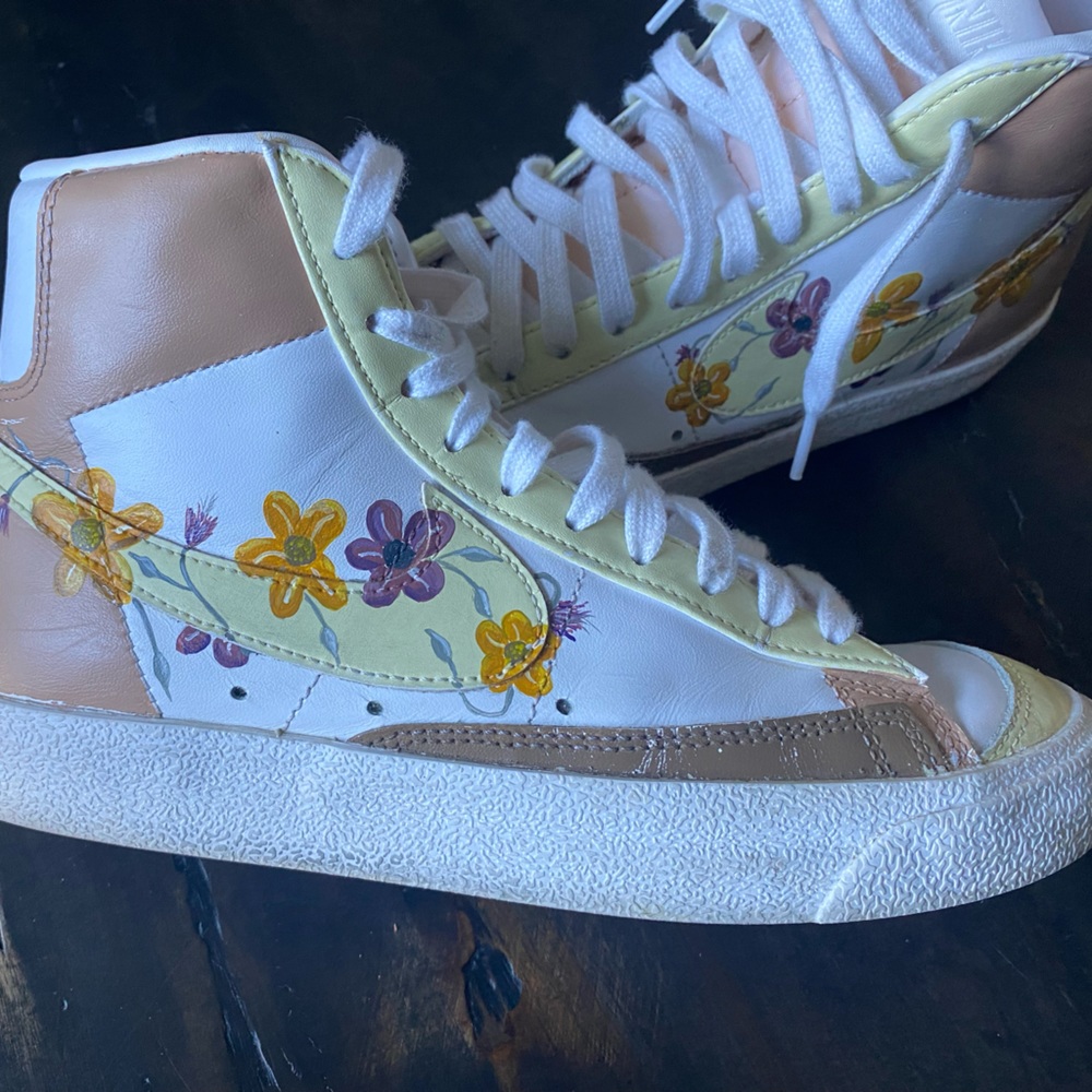 Nike Blazer Mid 77( white/white/peach/white) Hand painted with leather paints